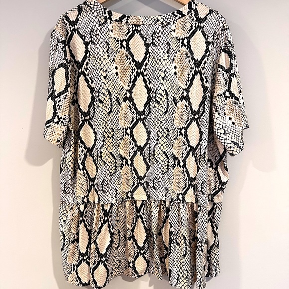 Excellent condition! Beautiful too - animal print - Picture 4 of 4